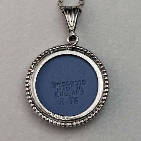 1975 British Vintage Wedgwood Sterling Silver & Jasperware Pendant Necklace